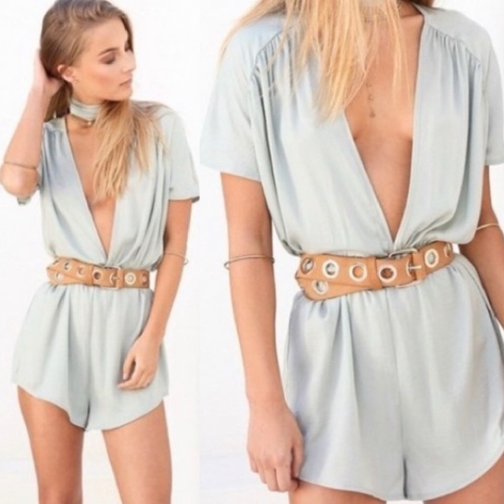 Saboskirt Sage Green Satin Short Sleeve Plunge V-Neck Romper Womens Medium Boho‎